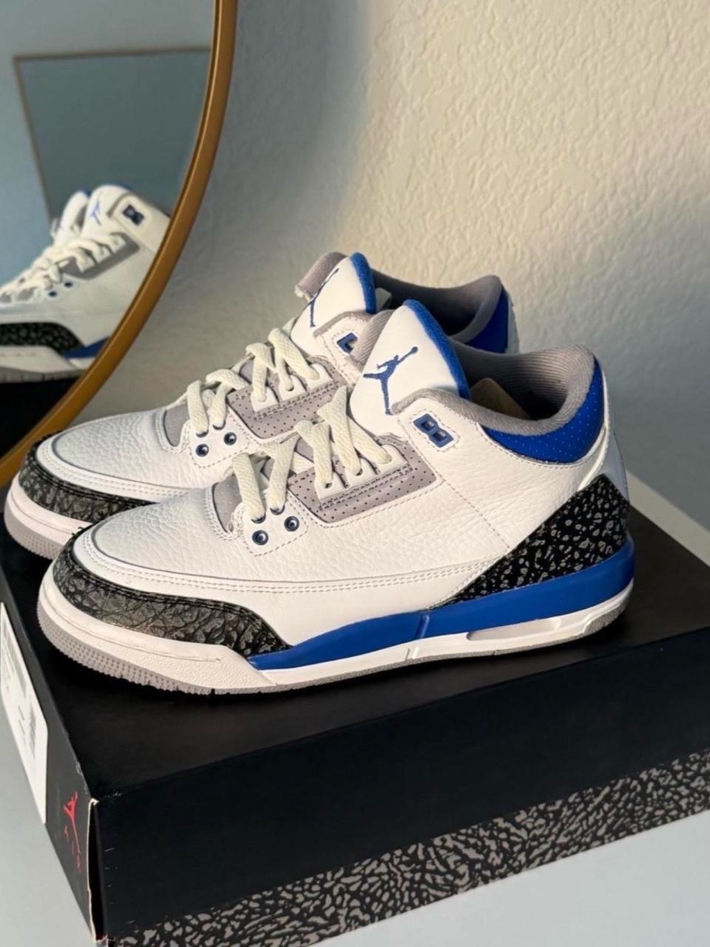 Air Jordan 3 Retro - White/Blue size 6yBasketball Shoes